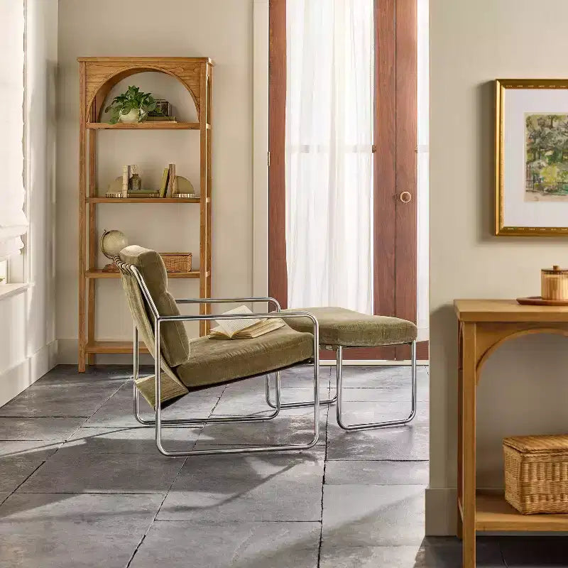 Pouf moderne avec structure chromée
