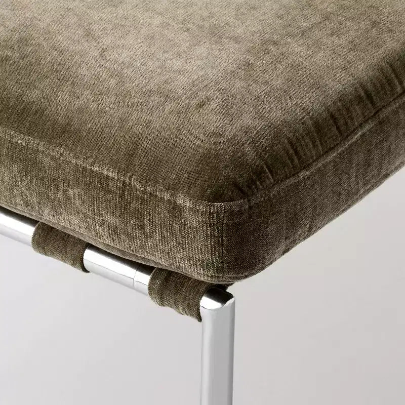 Pouf moderne avec structure chromée