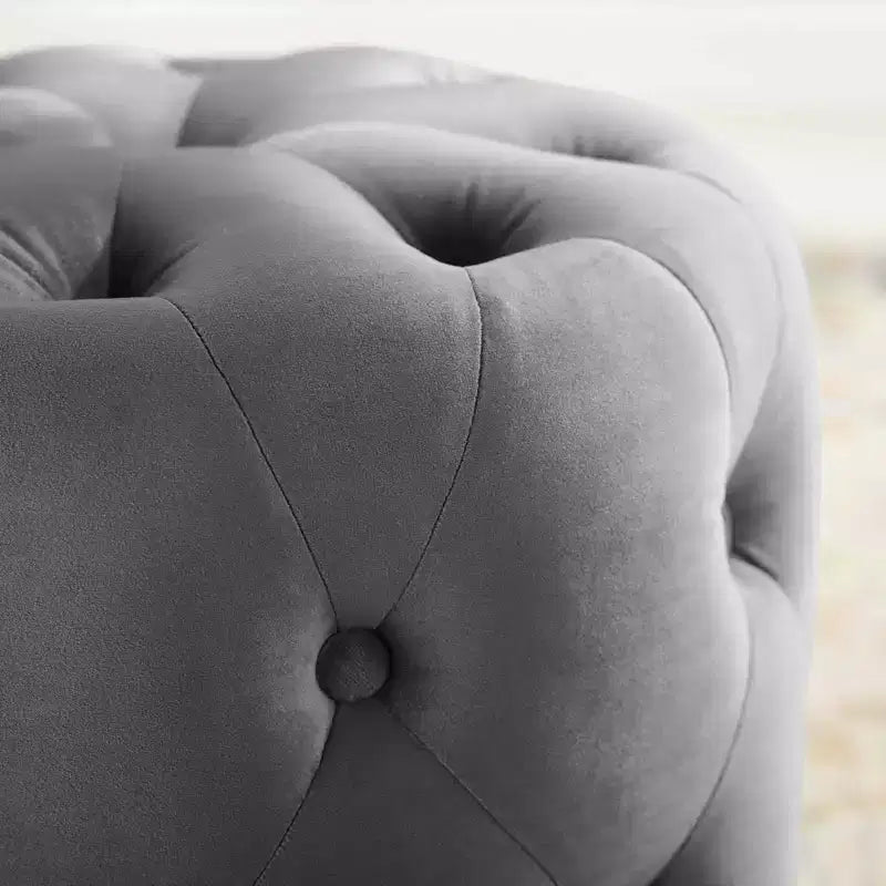 Pouf rond capitonné en velours performant