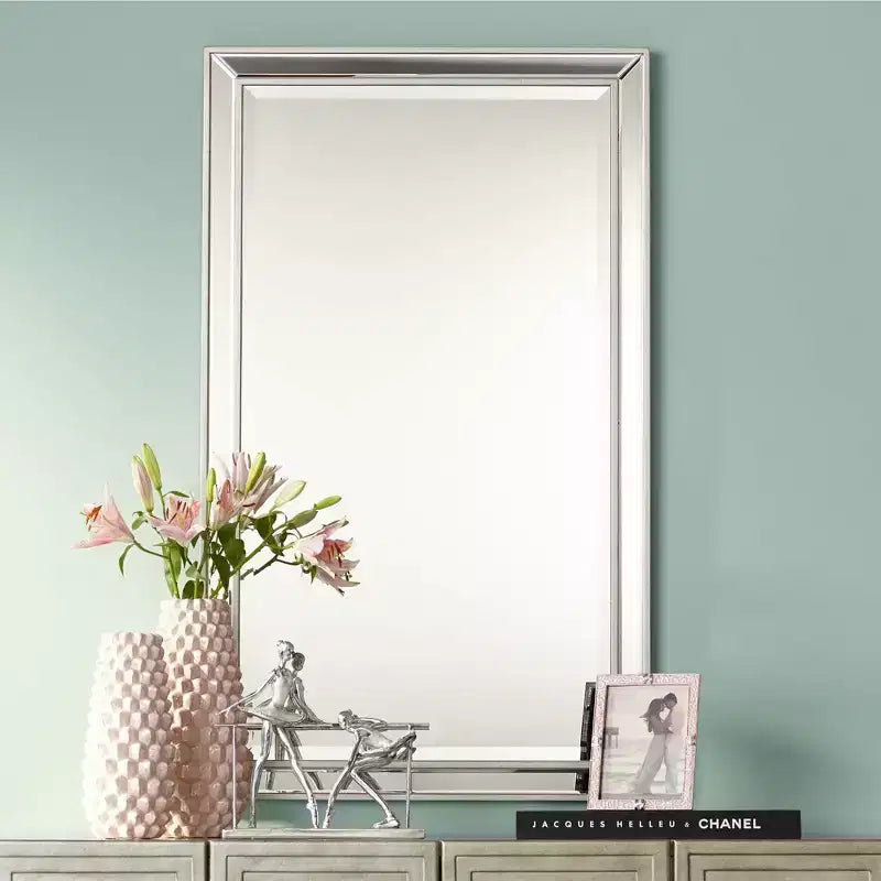 Miroir mural rectangulaire Helena, cadre biseauté argenté moderne, 25 po de largeur, pour salle de bain, chambre à coucher, salon, bureau à domicile, entrée